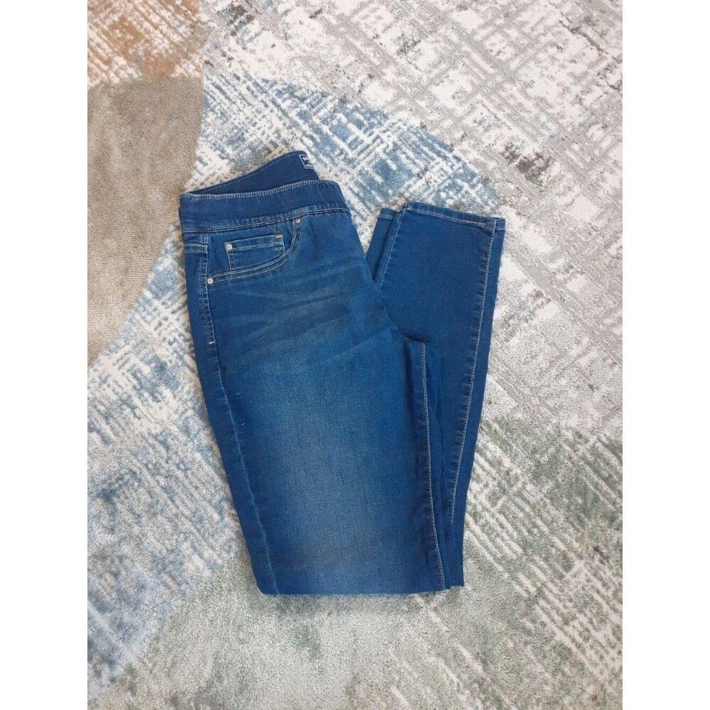 Levi Strauss skinny pull on totally shaping jeans